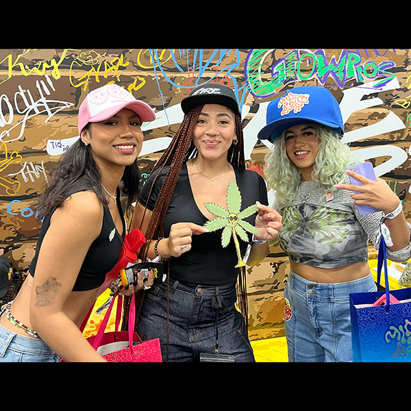 Weed Dude views Micro Bar buds  @ Fire Dept, doin graffiti, dreads n big heads, at Hall of Flowers NYC Weed Dude views Micro Bar buds  @ Fire Dept, doin graffiti, dreads n big heads, at Hall of Flowers NYC