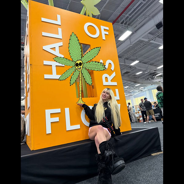 Weed Dude visits Hall Of Flowers NYC with the great Shainde1 Weed Dude visits Hall Of Flowers NYC with the great Shainde1