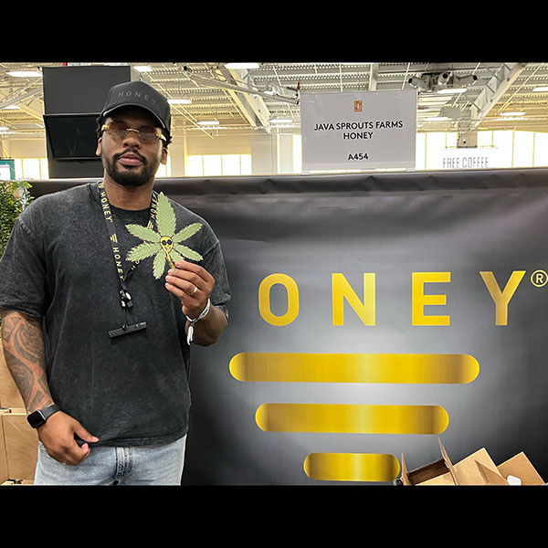 Hashtag Honey blessed Weed Dude with xlent Honey All-In-One Puff bar package (& Maui Wowie p-r!) at Hall Of Flowers NYC Hashtag Honey blessed Weed Dude with xlent Honey All-In-One Puff bar package (& Maui Wowie p-r!) at Hall Of Flowers NYC