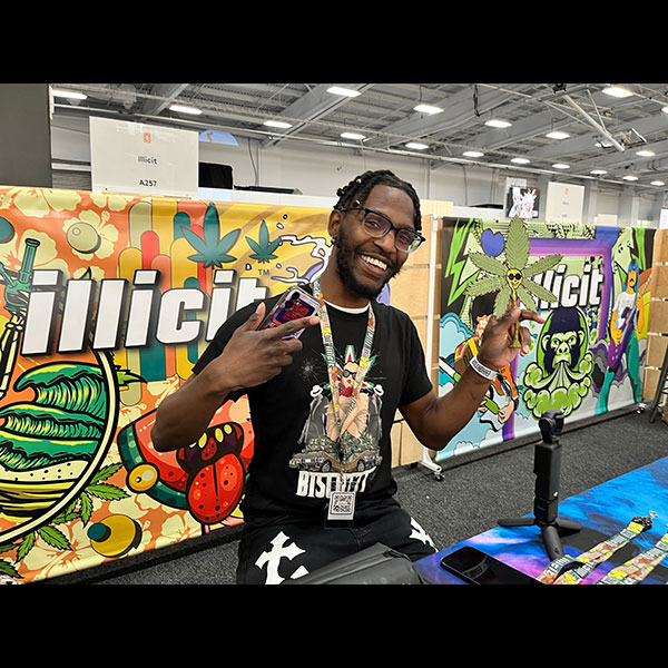 Weed Dude fits right in with illicit booth, cheers to YK's camera / vape / microscope device! at Hall Of Flowers NYC Weed Dude fits right in with illicit booth, cheers to YK's camera / vape / microscope device! at Hall Of Flowers NYC