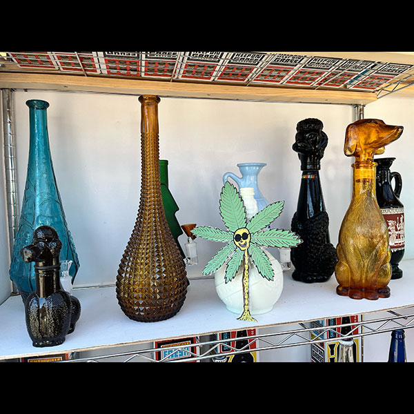 Weed Dude critique the antique doggie bottles turned bongs, doggie bongs! at Hall Of Flowers NYC Weed Dude critique the antique doggie bottles turned bongs, doggie bongs! at Hall Of Flowers NYC