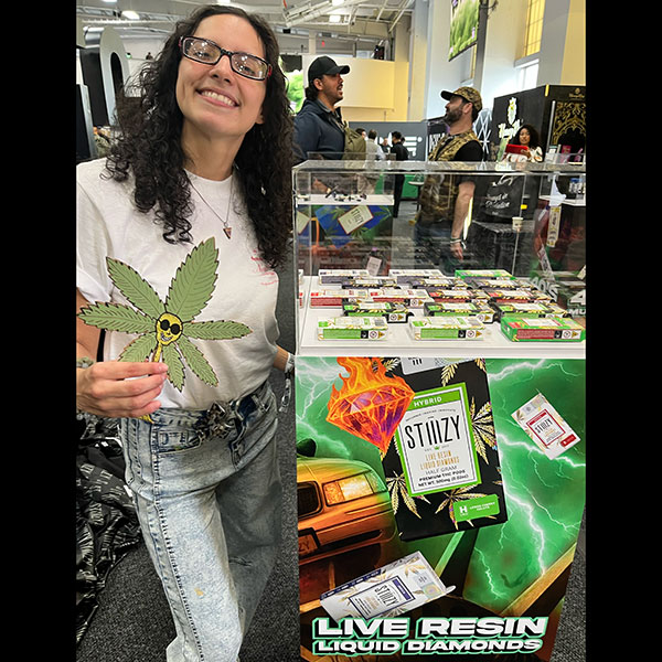 Weed Dude gets dizzy over Stiizy, friendly rep shared Weed Dude's smile at Hall Of Flowers NYC Weed Dude gets dizzy over Stiizy, friendly rep shared Weed Dude's smile at Hall Of Flowers NYC