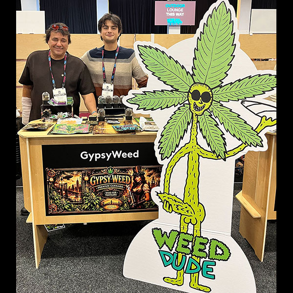 weeddude19_GypsyWeed_600 Gypsy Weed gave preroll in the biggest bag in the world to Weed Dude @ Hall Of Flowers NYC 2026