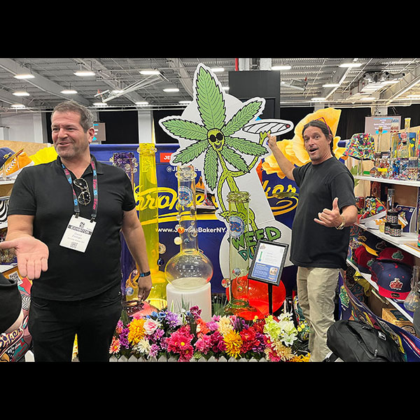 weeddude28_JeromeBaker_600 Jerome Baker gets chummy with Weed Dude @ Hall Of Flowers NYC 2026