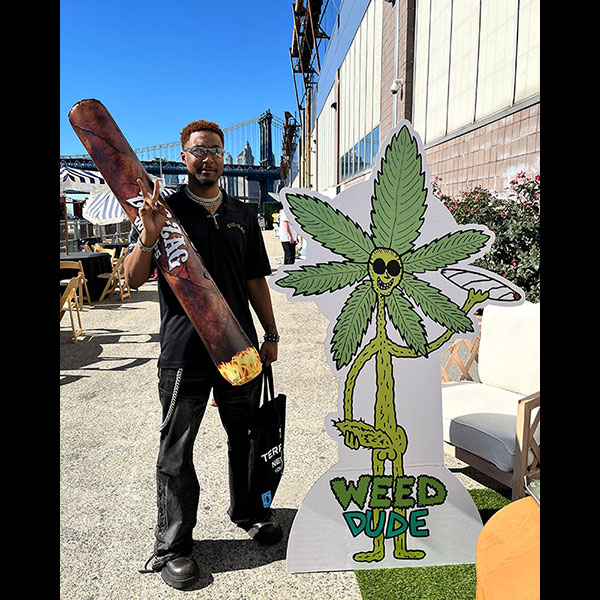 weeddude2_zigzag_guy600 ZigZag Master of Blunts meets Weed Dude at Hall of Flowers NYC 2026