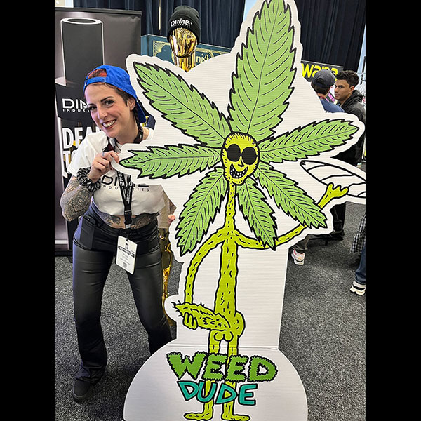 weeddude49_Dime_600 Dime Gal meets another tall guy in Weed Dude @ Hall Of Flowers NYC 2026