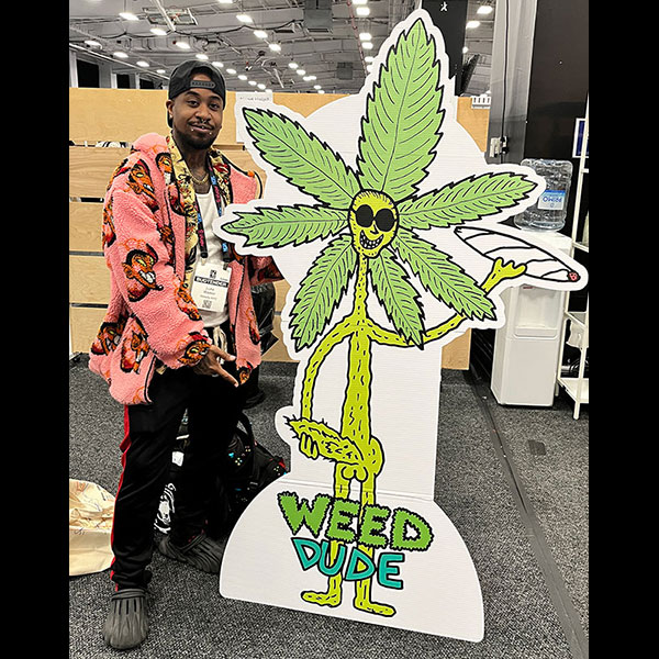 weeddude4_Luke1_Weedly_Budtender600 Luke Weedly Budtender meets Tender Bud Weed Dude at Hall of Flowers NYC 2026