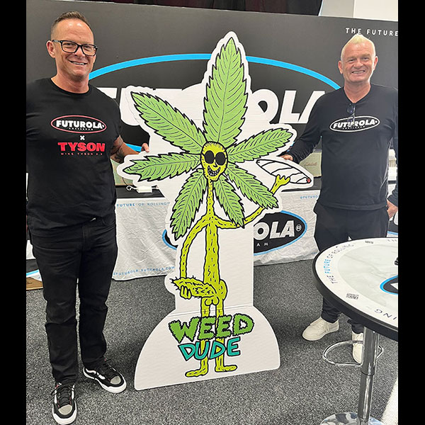weeddude55_Futurola_600 Weed Dude experienced Futurola, auto-rollers from the future! From Amsterdam to NY , From Celebrity Blunts from Snoop, Mike Tyson and Tupac, to playing bass for Poe, all @ Hall Of Flowers NYC 2026